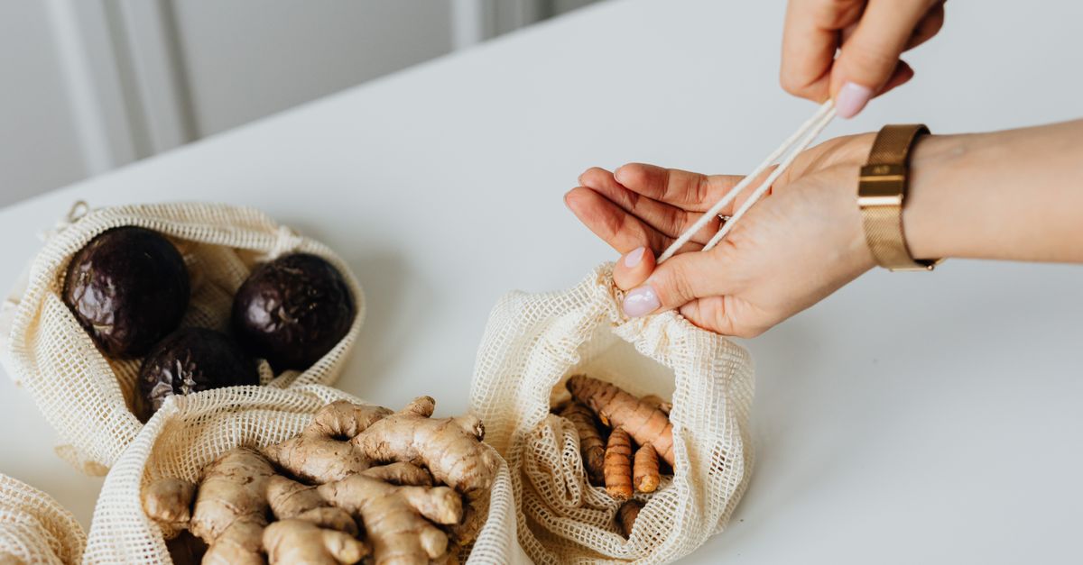 Black Seed Oil vs Turmeric: How They Actually Differ in the Body