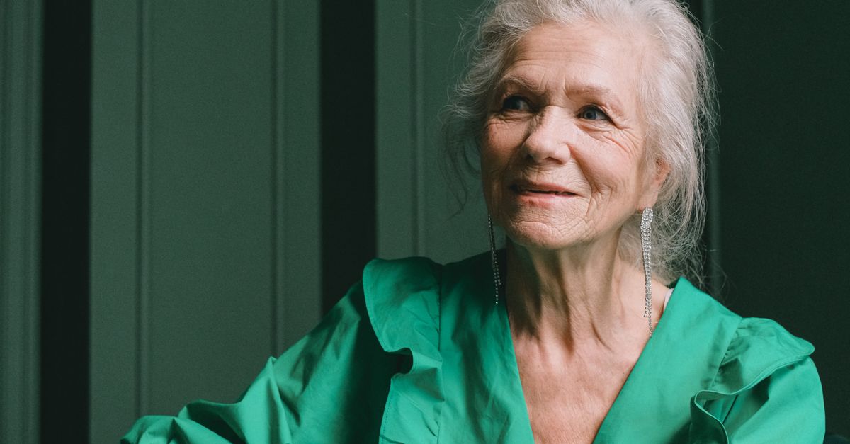 What Are the First Signs of Postmenopause?