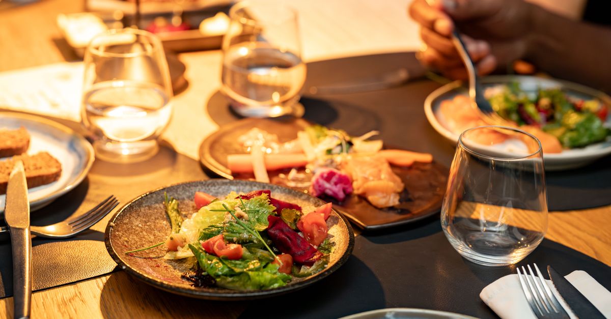 Does Eating a Large Healthy Dinner Actually Help You Sleep Better?