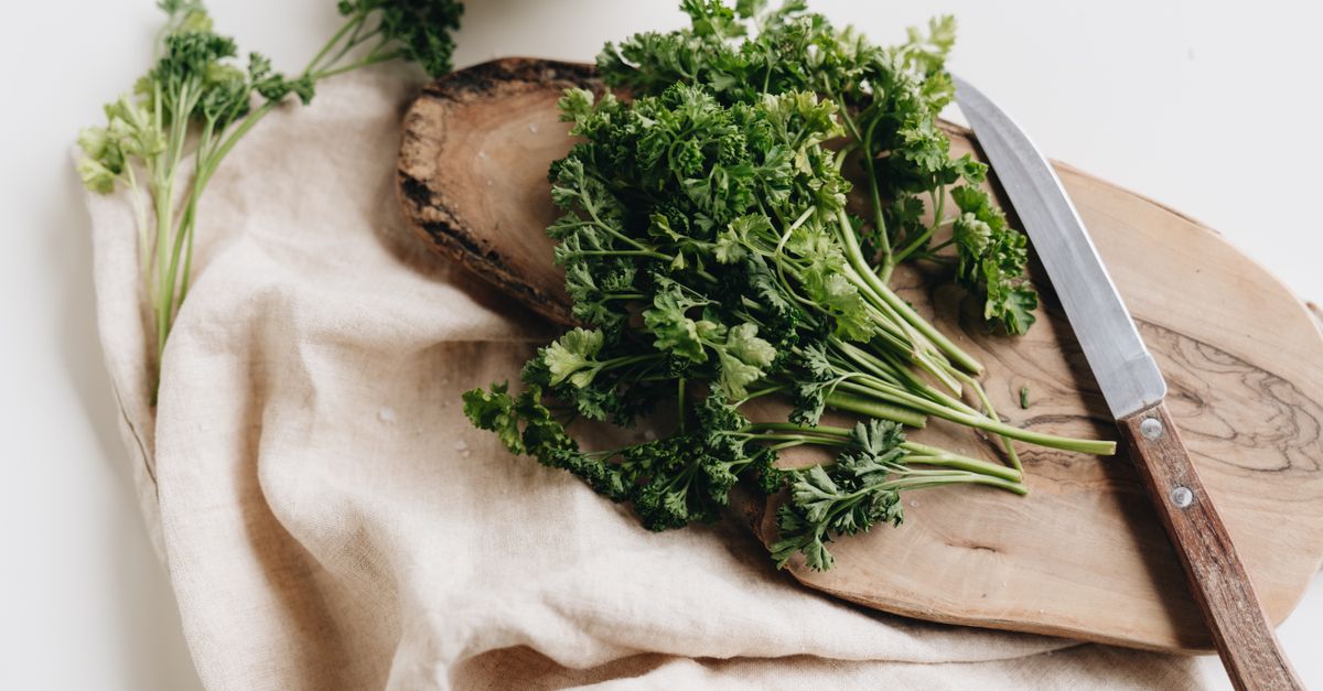 What Is Apigenin Used For? Benefits, Dosing & Timing